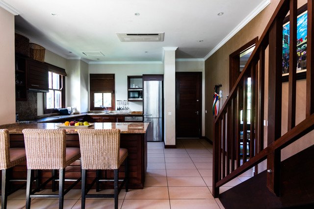 31 Kitchen And Breakfast Bar